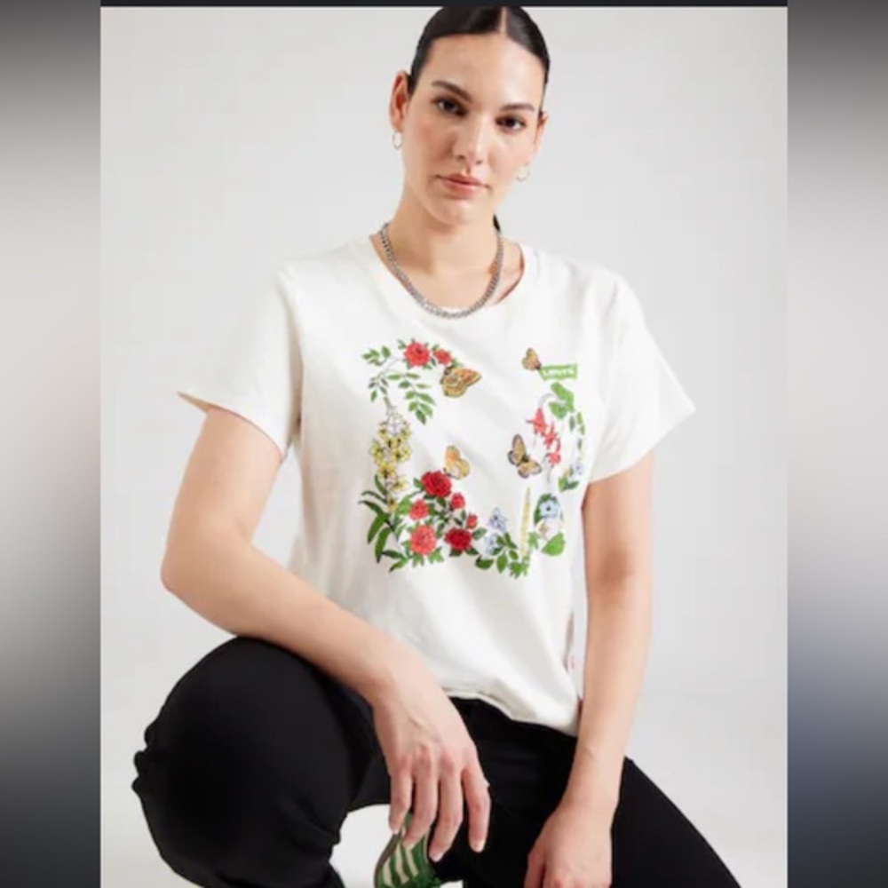 Levi's® Plus Shirt 'The Perfect Tee ' in Wool White butterfly’s & flowers  shirt